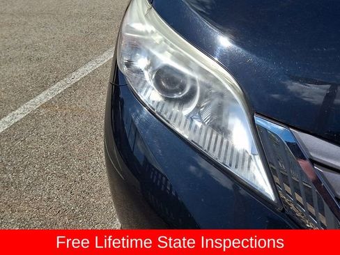 Used 2017 Toyota Sienna XLE AWD/4WD image 2