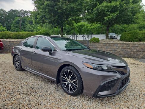 Used 2022 Toyota Camry SE FWD image 22