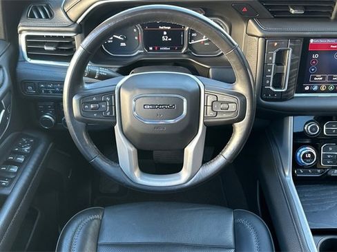 Used 2021 GMC Yukon XL Denali w/ Denali Premium Package image 18