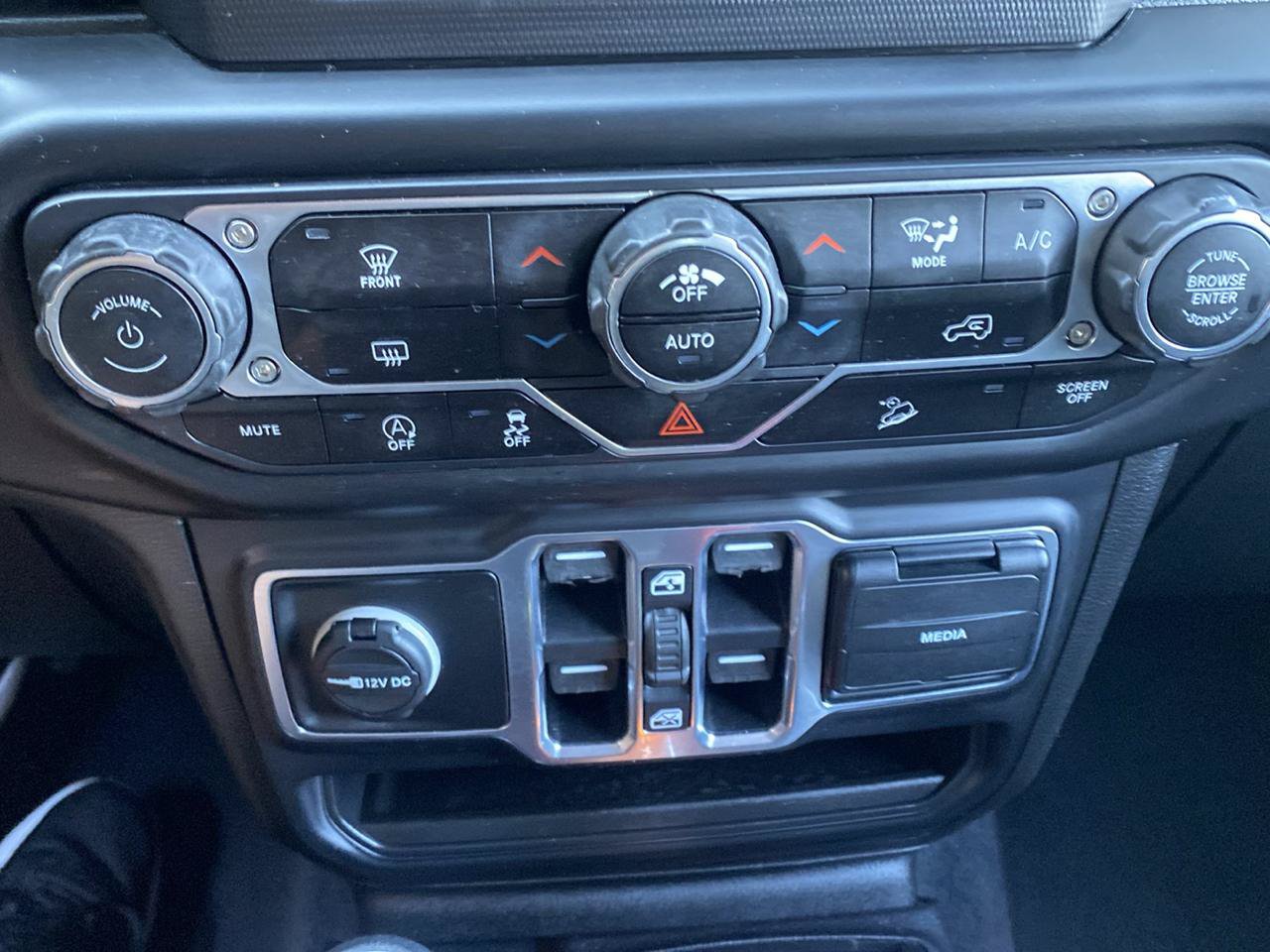 Used 2020 Jeep Wrangler Unlimited Sahara AWD/4WD image 16