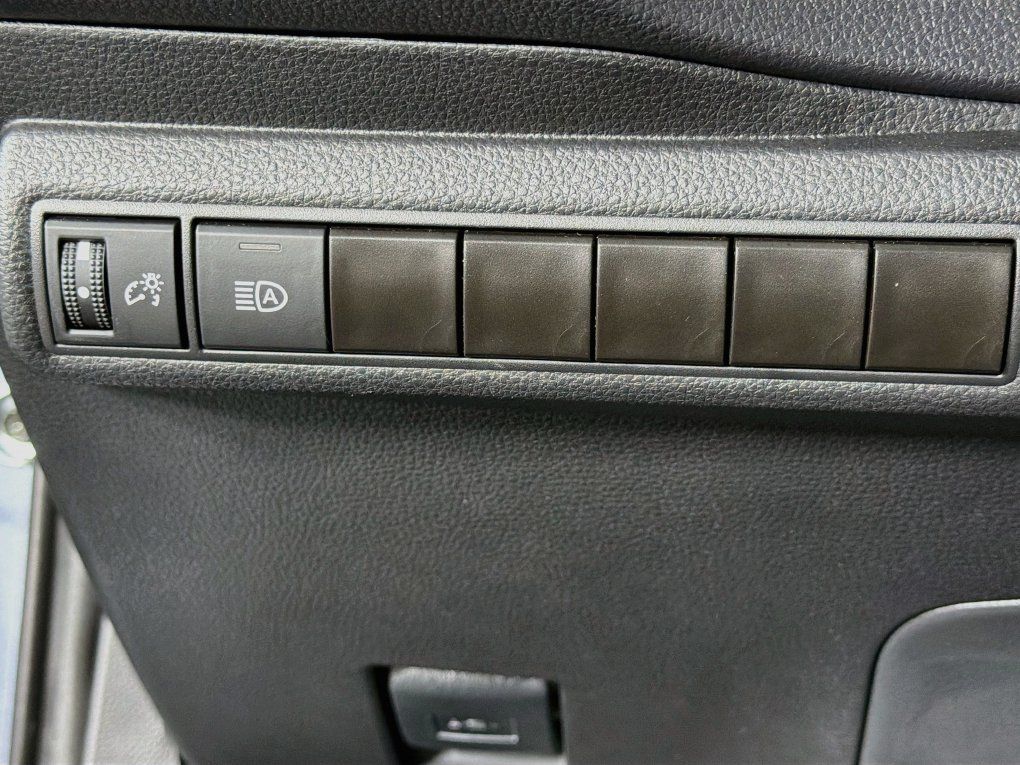 Used 2024 Toyota Corolla LE w/ LE Convenience Package FWD image 15