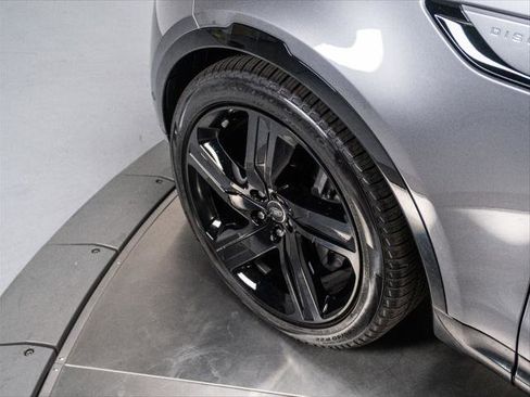 New 2025 Land Rover Discovery Dynamic SE image 10