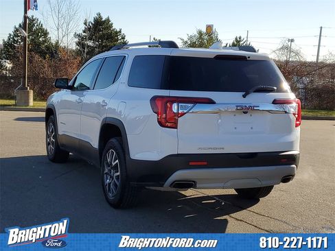Used 2023 GMC Acadia SLE w/ Driver Convenience Package image 3