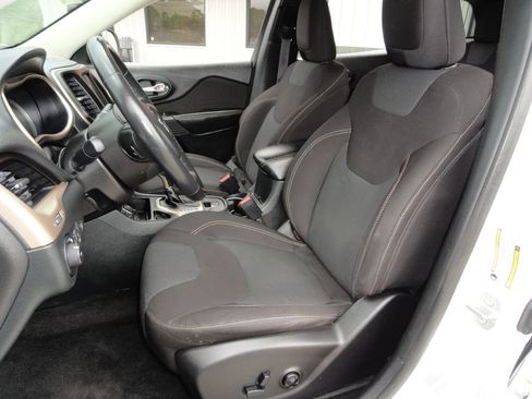 Used 2016 Jeep Cherokee Latitude w/ Comfort/Convenience Group FWD image 10