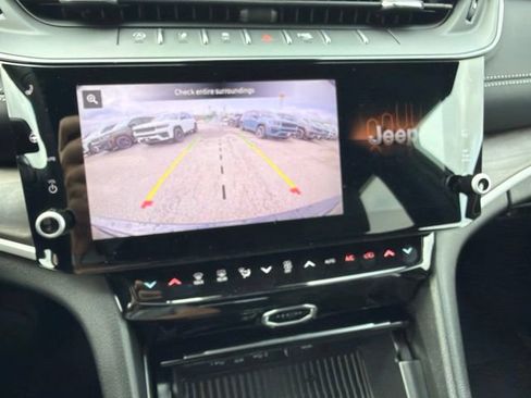 New 2026 Jeep Grand Cherokee Altitude AWD/4WD image 17