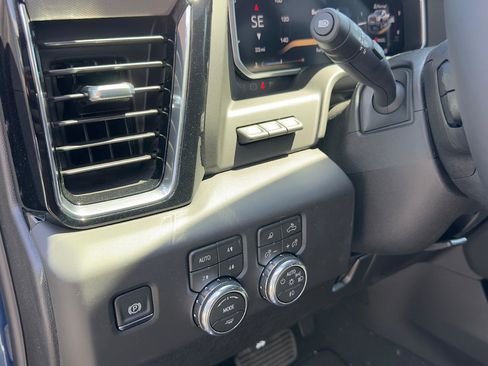 New 2026 GMC Sierra 3500 Denali w/ Denali Reserve Package AWD/4WD image 15