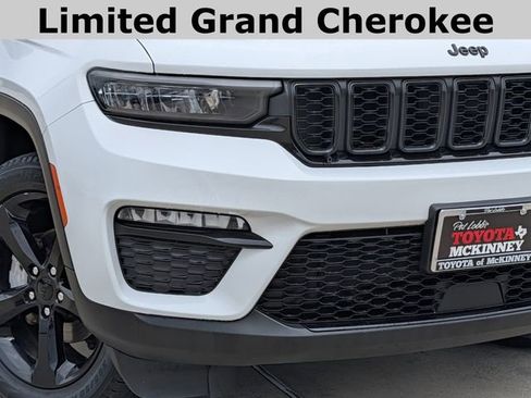Used 2023 Jeep Grand Cherokee Limited w/ Black Appearance Package AWD/4WD image 3