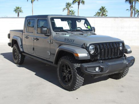 Used 2021 Jeep Gladiator Willys image 2