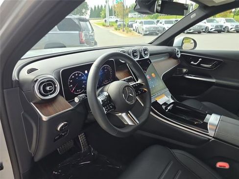Used 2025 Mercedes-Benz GLC 350e 4MATIC image 26