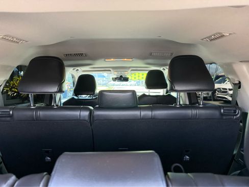 Used 2023 Toyota Highlander XLE FWD image 13