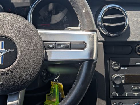 Used 2005 Ford Mustang Deluxe image 22