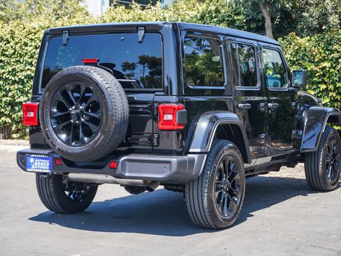Used 2025 Jeep Wrangler Unlimited Sahara w/ Safety Group AWD/4WD image 5