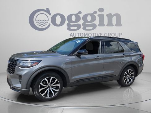 Used 2025 Ford Explorer ST-Line w/ Premium Package RWD image 1