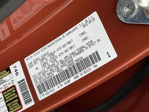Certified 2025 Toyota Tacoma TRD Off-Road AWD/4WD image 29