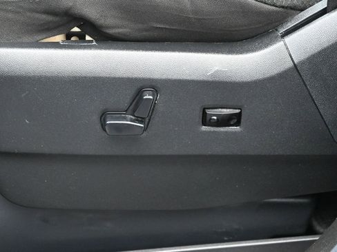 Used 2020 Dodge Grand Caravan SE image 11