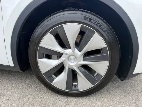 Used 2023 Tesla Model Y Long Range AWD/4WD image 12