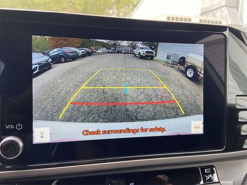 Used 2025 Toyota Camry SE image 22