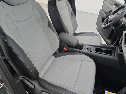 New 2026 Volkswagen Tiguan SE R-Line FWD image 10