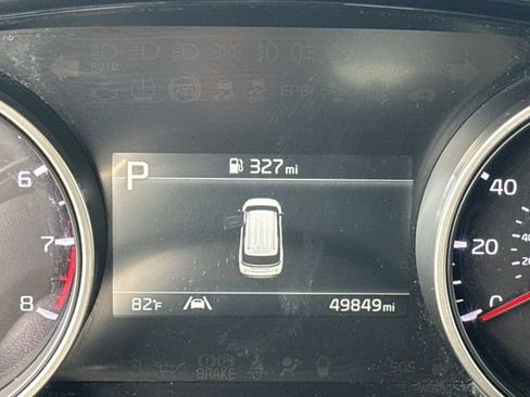 Used 2024 Kia Carnival EX FWD image 17