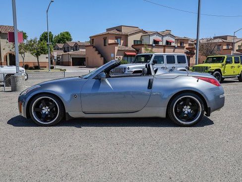 Used 2004 Nissan 350Z Touring RWD image 7
