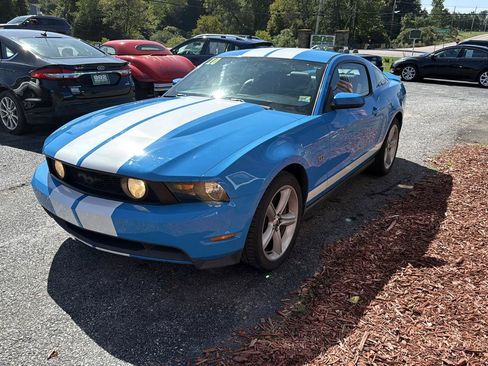 Used 2010 Ford Mustang GT RWD image 3