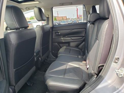 Used 2018 Mitsubishi Outlander AWD image 12