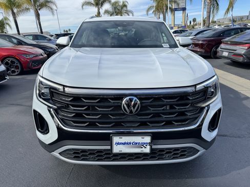 Used 2024 Volkswagen Atlas Cross Sport SE image 3