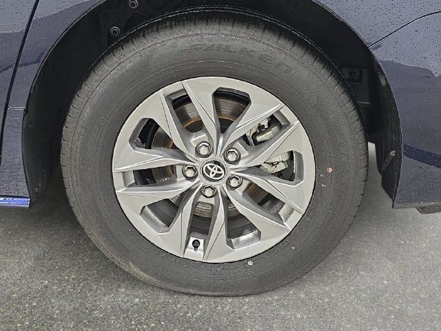 Certified 2026 Toyota Sienna XLE FWD image 27