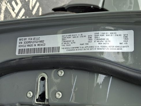 New 2026 RAM 2500 Laramie AWD/4WD image 18