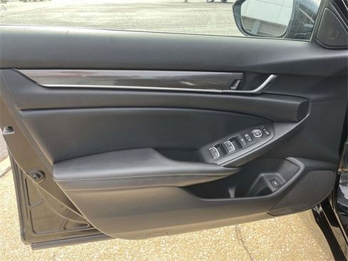 Used 2022 Honda Accord Sport image 11