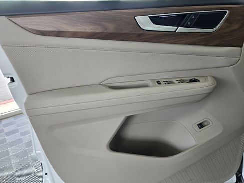 New 2024 Volkswagen Atlas SE image 23