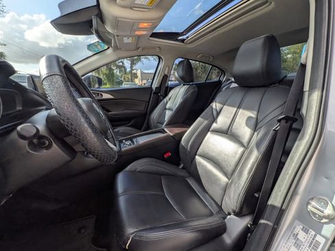 Used 2018 MAZDA MAZDA3 Touring FWD image 11