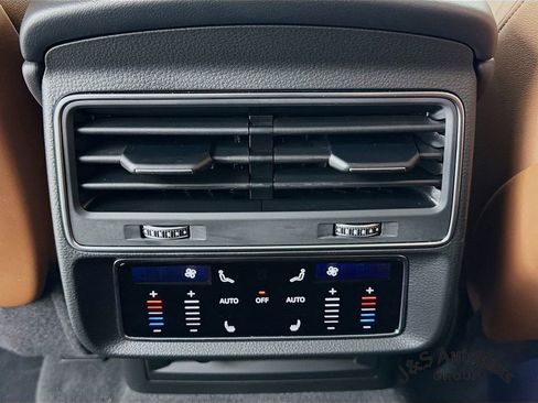 Used 2024 Audi Q8 Premium Plus w/ Premium Plus Package image 31