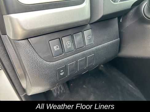 Used 2018 Toyota Highlander XLE AWD/4WD image 19