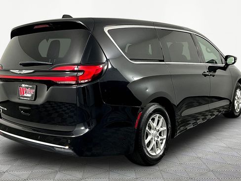 Used 2025 Chrysler Pacifica Select FWD image 6