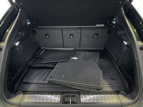 Certified 2025 Porsche Macan Electric image 28