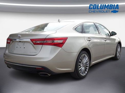 Used 2017 Toyota Avalon Limited image 3