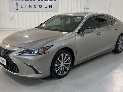 Used 2019 Lexus ES 350 Ultra Luxury image 5