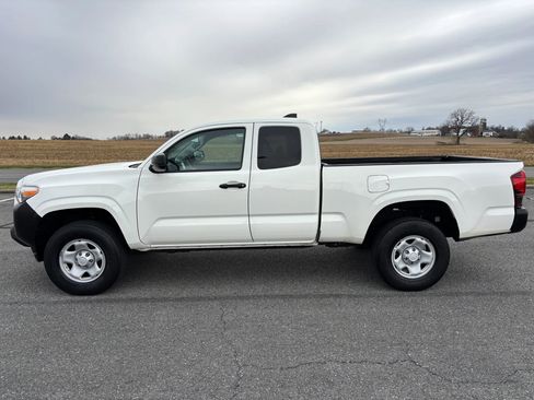 Used 2020 Toyota Tacoma SR image 10