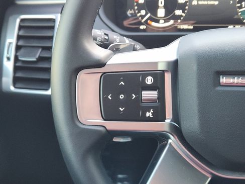 Certified 2025 Land Rover Discovery Dynamic SE image 30
