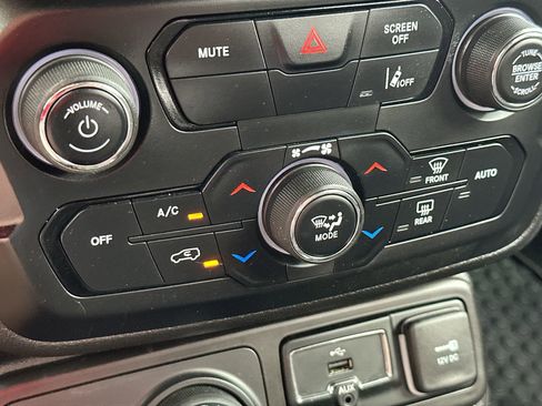 Used 2022 Jeep Renegade Altitude image 19