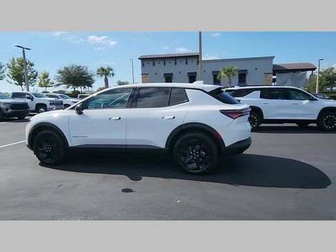 New 2026 Chevrolet Equinox EV LT image 19