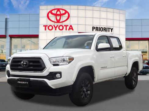 Used 2023 Toyota Tacoma SR5 w/ SR5 Appearance Package RWD image 1