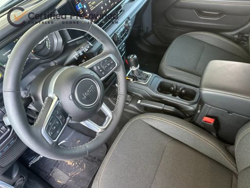 Used 2025 Jeep Wrangler Unlimited Sahara w/ Safety Group AWD/4WD image 11