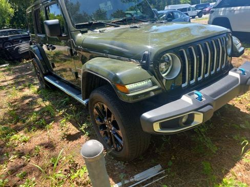 Used 2023 Jeep Wrangler Unlimited Sahara w/ Cold Weather Group AWD/4WD image 2