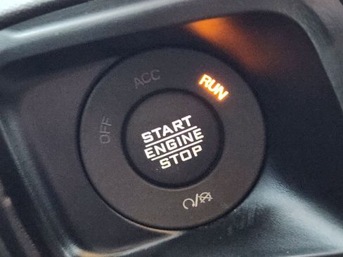 Used 2025 Jeep Wrangler Unlimited Rubicon image 21