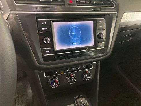 Used 2022 Volkswagen Tiguan S image 2