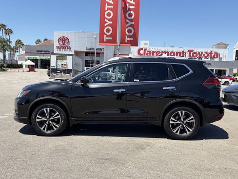 Used 2019 Nissan Rogue SV w/ Premium Package FWD image 41