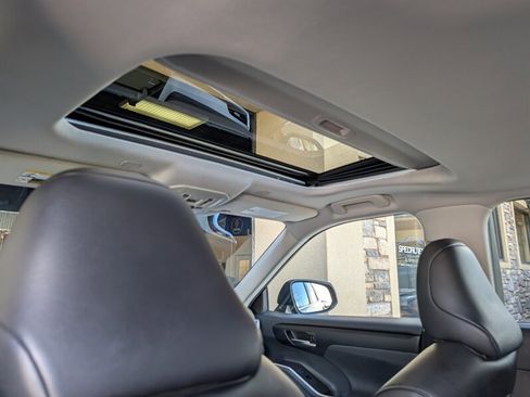 Used 2025 Toyota Highlander XLE image 28