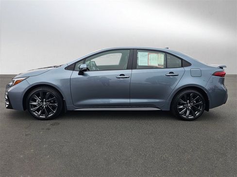 Used 2025 Toyota Corolla XSE image 2